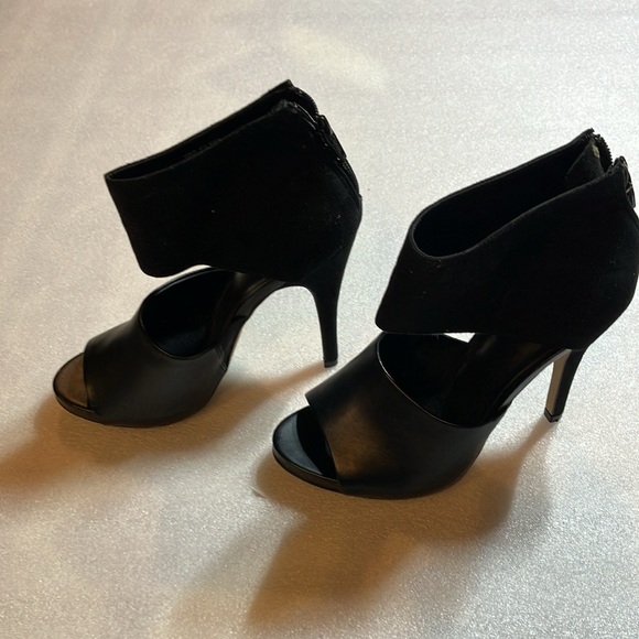APT9 open toe peep toe ankle strap heels. - Picture 2 of 6